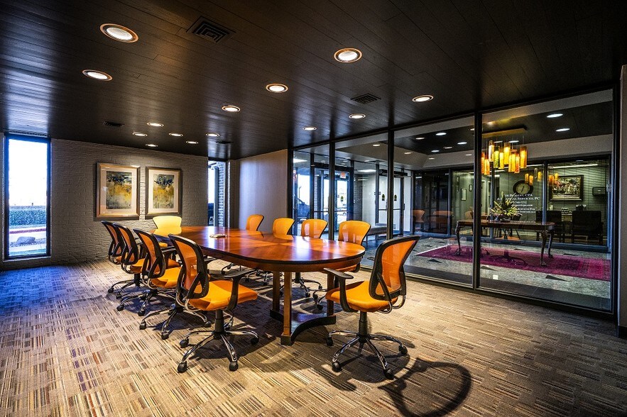 More Photos Of 11212 N May Ave, Oklahoma City Office For Lease