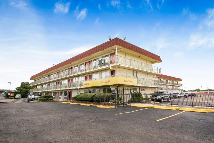More Photos Of 9638 Plainfield St, Houston Hotel For Sale