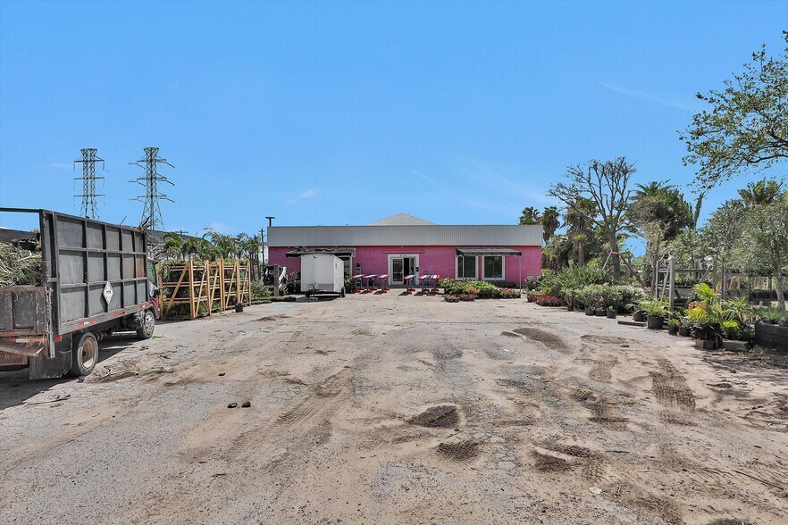 More Photos Of 510 61st St, Galveston Warehouse For Sale