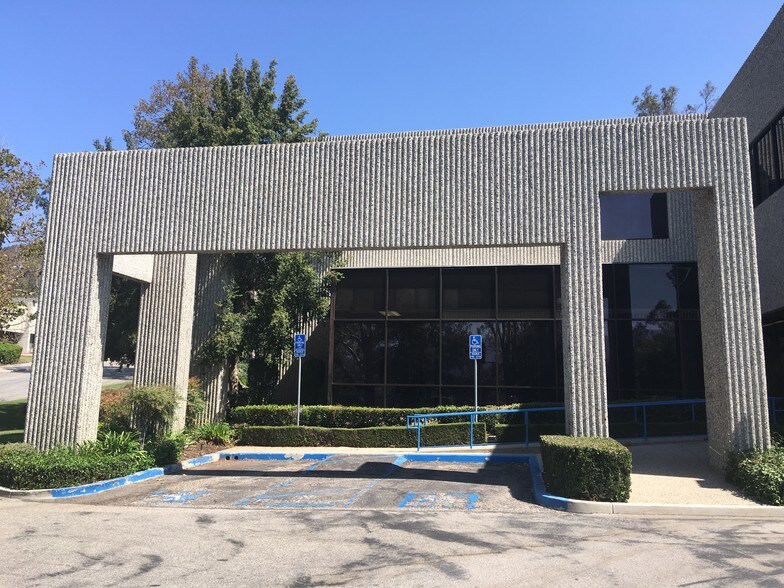 More Photos Of 1000 Business Center Cir, Newbury Park Loft Creative Space For Lease