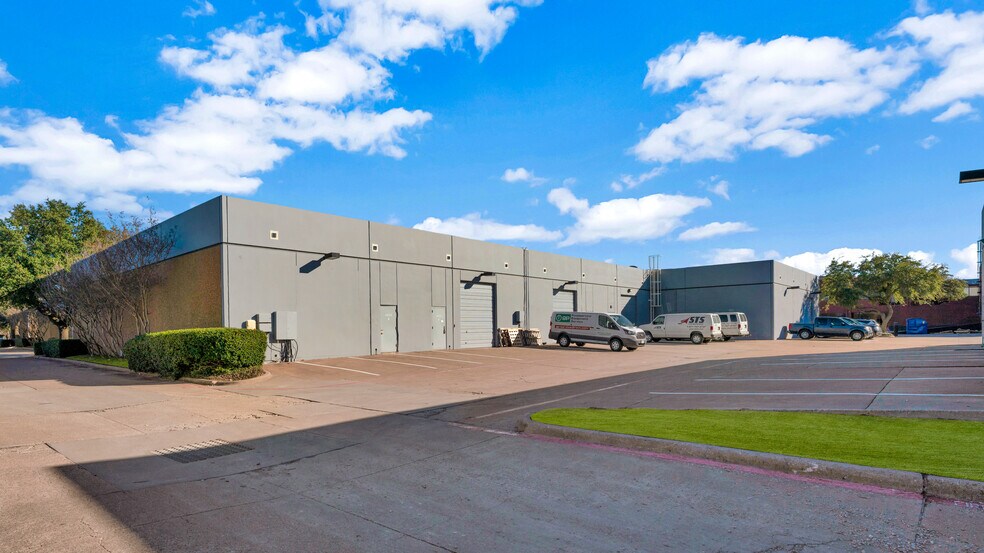 More Photos Of 8406 Sterling St, Irving Light Distribution For Lease