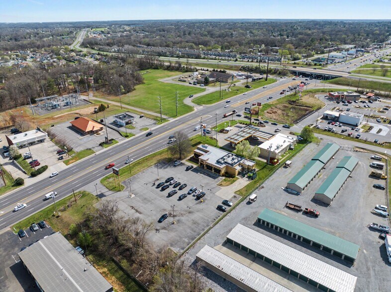 More Photos Of 1826 Fort Campbell Blvd, Clarksville General Retail For Lease