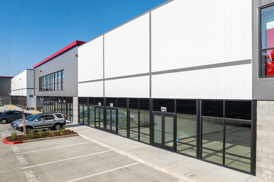 More Photos Of 9025 Big Horn Blvd, Elk Grove Flex For Lease