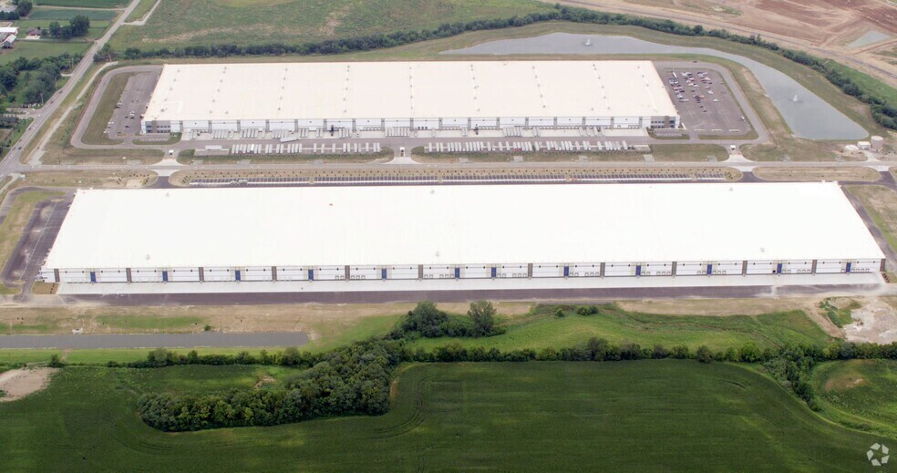 More Photos Of 521 Exchange Way, Commercial Point Warehouse For Lease