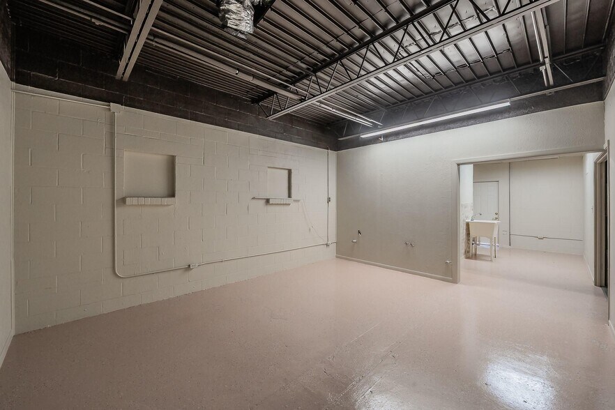 More Photos Of 5704 James Ave, Fort Worth Storefront Retail Office For Sale