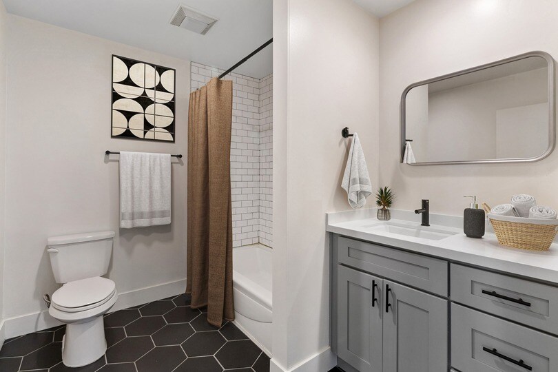 More Photos Of 1007 5th Ave, San Diego Apartments For Lease