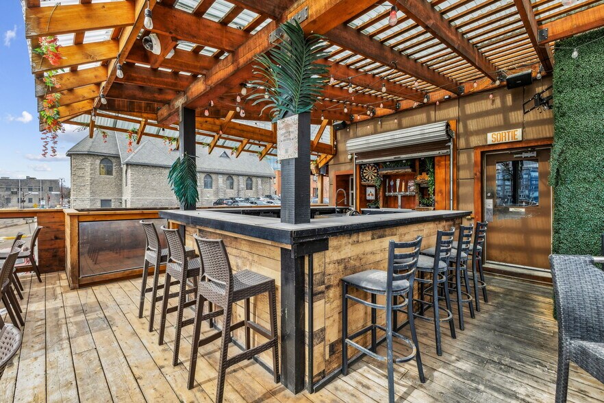 More Photos Of 70 Prom Du Portage, Gatineau Restaurant For Lease