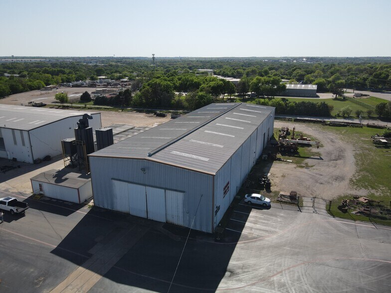 More Photos Of 7201 W Vickery Blvd, Fort Worth Warehouse For Sale