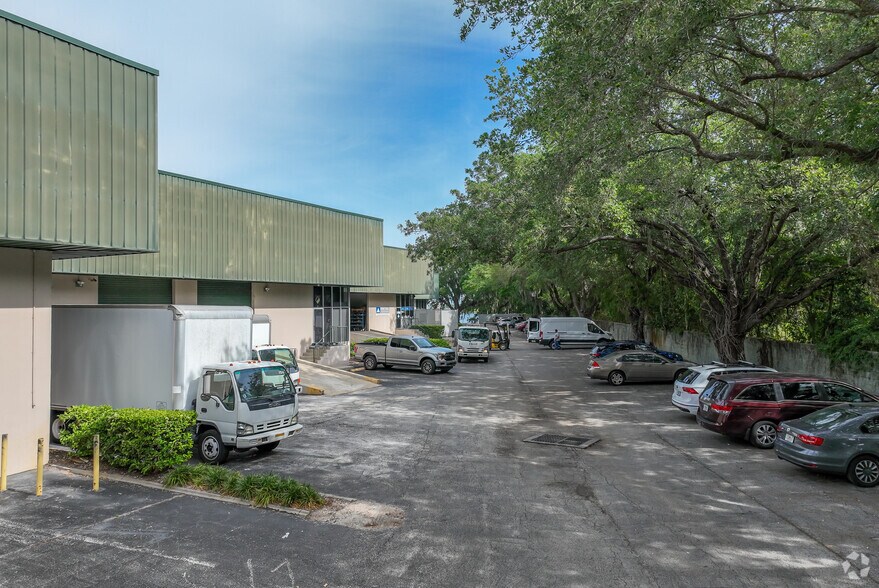 More Photos Of 3071 N Orange Blossom Trl, Orlando Warehouse For Lease