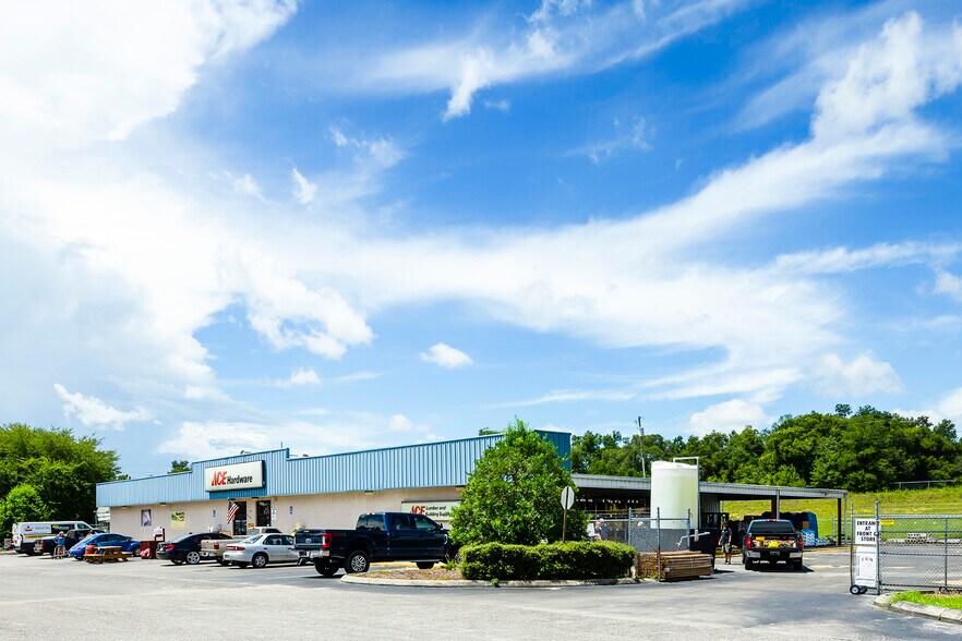 More Photos Of 1114 Highway 20, Interlachen Storefront Retail Office For Lease