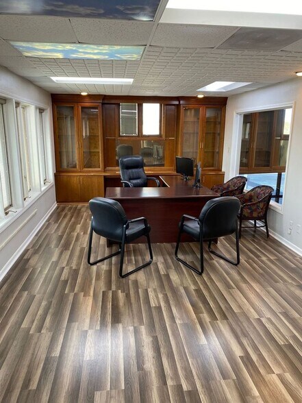 More Photos Of 11900 E 350 Hwy, Raytown Service For Sale