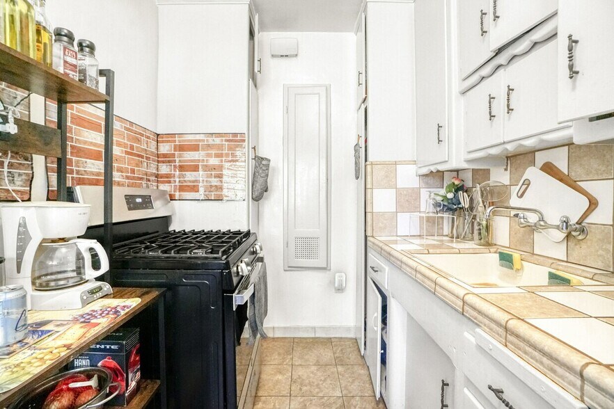 More Photos Of 1134 Marco Pl, Venice Multifamily For Sale