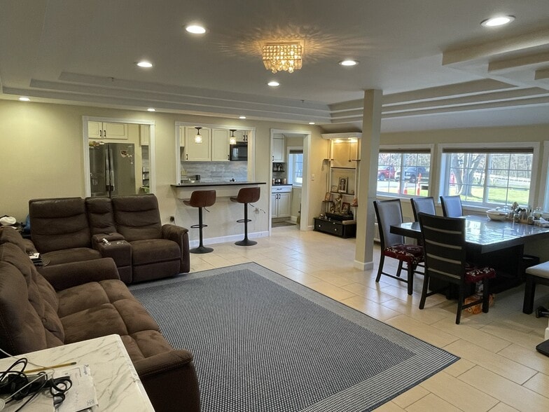 More Photos Of 13 Wadleigh Rd, Rochester Hotel For Sale