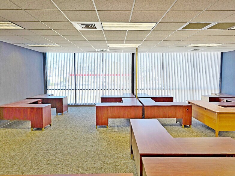 More Photos Of 1208 E Main St, Havelock Office For Sale