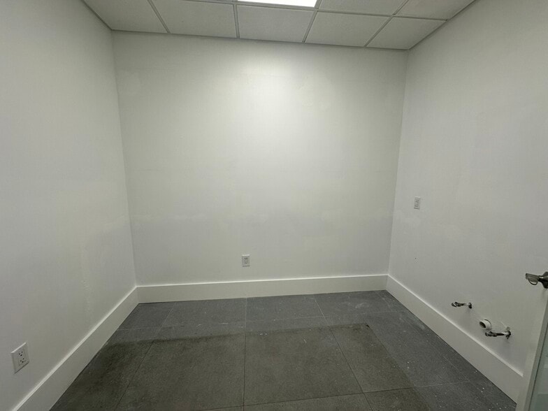More Photos Of 2040 Washington St, Hollywood Medical For Lease