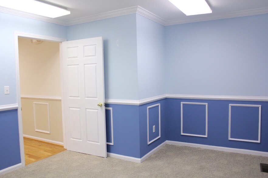 More Photos Of 11303-11327 Amherst Ave, Wheaton Office Residential For Lease