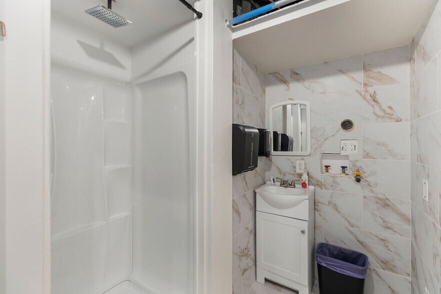 More Photos Of 22030 7th Ave S, Des Moines Medical For Sale