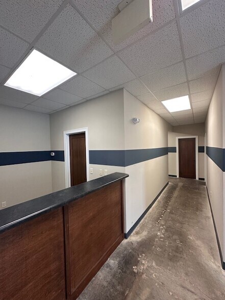 More Photos Of 5967 Merle Hay Rd, Johnston Storefront Retail Office For Lease
