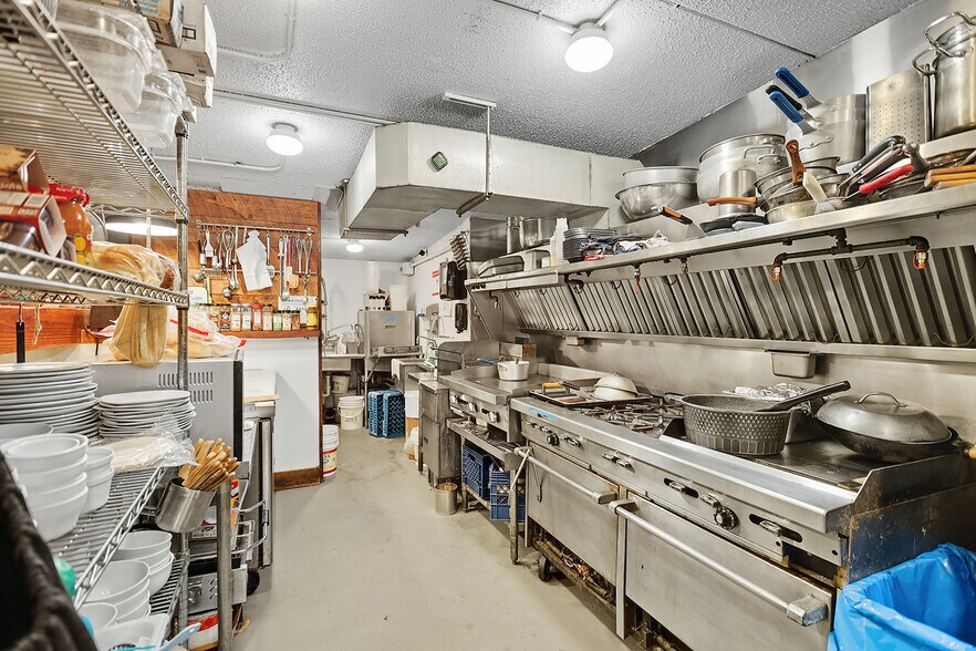 More Photos Of 216 W Steuben St, Cook General Retail For Sale