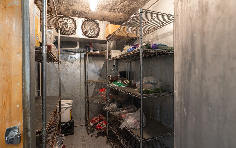 More Photos Of 305 S Alvarado Ave, Belle General Retail For Sale