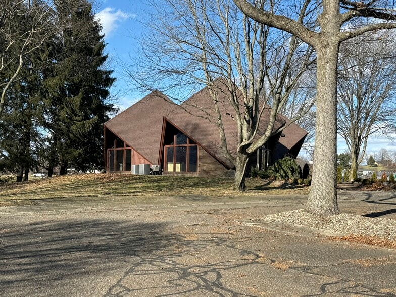 More Photos Of 10804 Wilkshire Blvd, Bolivar Office For Sale