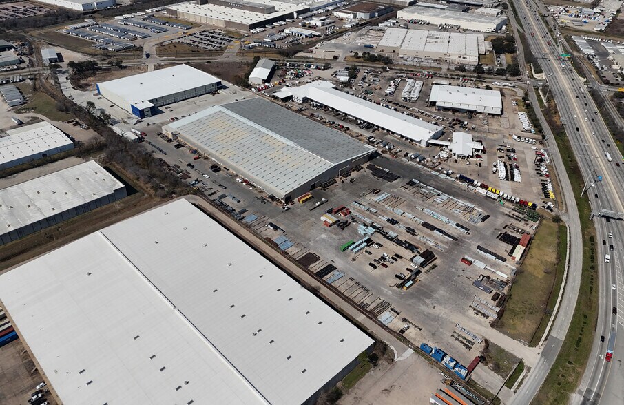 More Photos Of 555 Gellhorn Dr, Houston Manufacturing For Lease