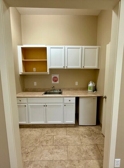 More Photos Of 9005 127 Av NW, Edmonton Flex For Lease