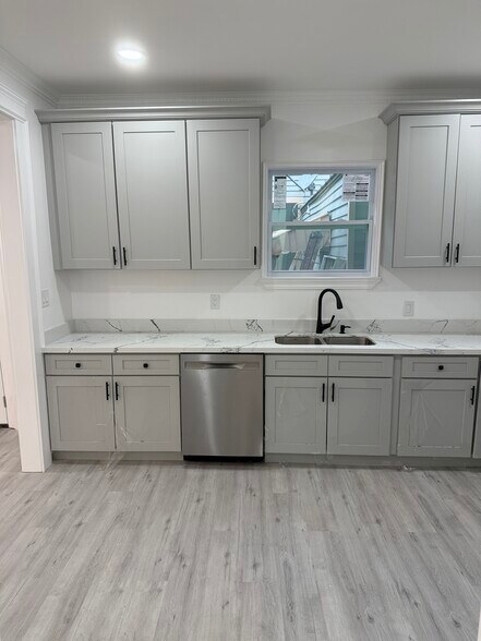 More Photos Of 1030 Burgundy St, New Orleans Apartments For Sale