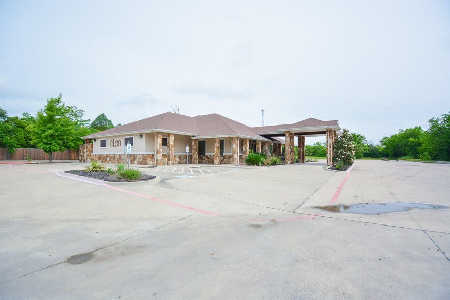 More Photos Of 2320 Airport Rd, Temple Storefront Retail Office For Lease
