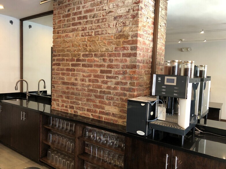 More Photos Of 200 Nassau St, Princeton Storefront Retail Residential For Lease