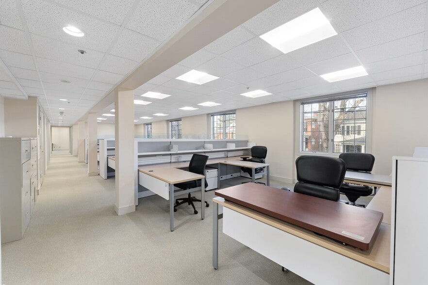 More Photos Of 202-258 E High St, Charlottesville Office For Sale