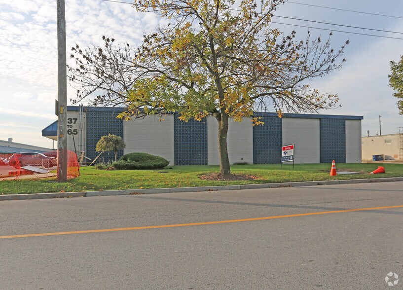 More Photos Of 237-265 Norseman St, Toronto Warehouse For Lease