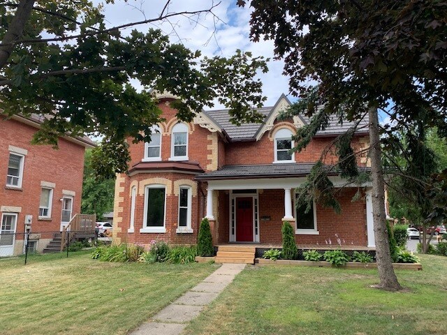 More Photos Of 266 Main St N, Brampton Office For Lease