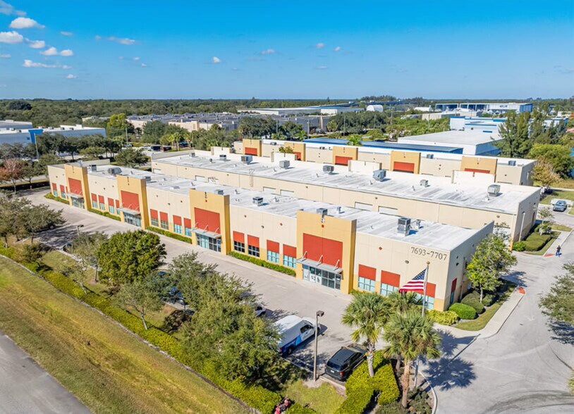 More Photos Of 7657-7675 SW Ellipse, Stuart Unknown For Lease
