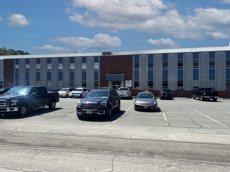 More Photos Of 1460 Livingston Ave, North Brunswick Warehouse For Lease