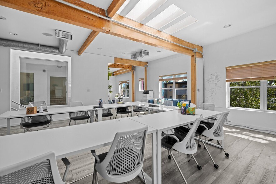 More Photos Of 513 Boccaccio Ave, Venice Office For Lease