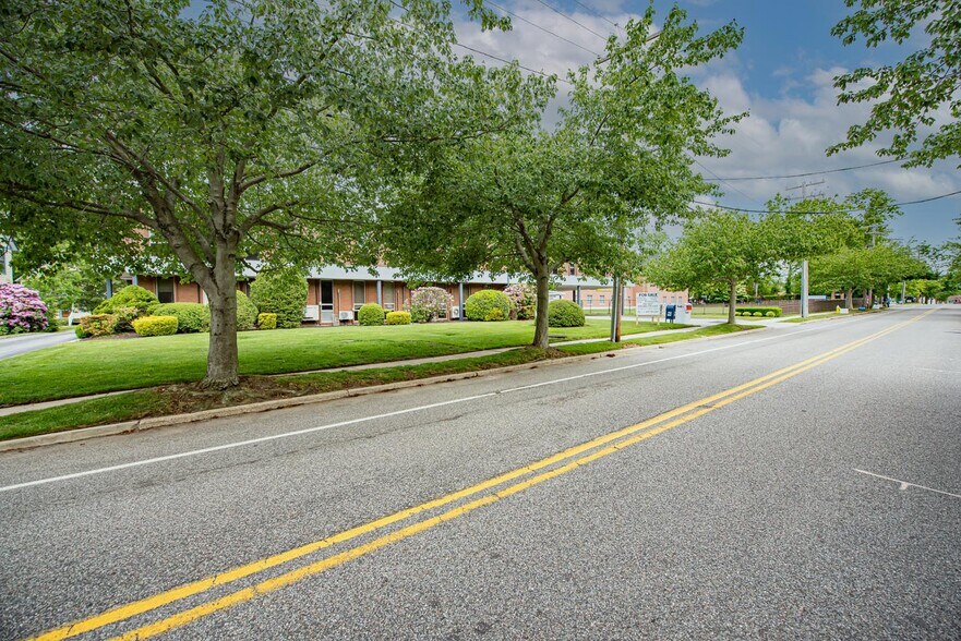 More Photos Of 80 Maple Ave, Smithtown Office For Lease