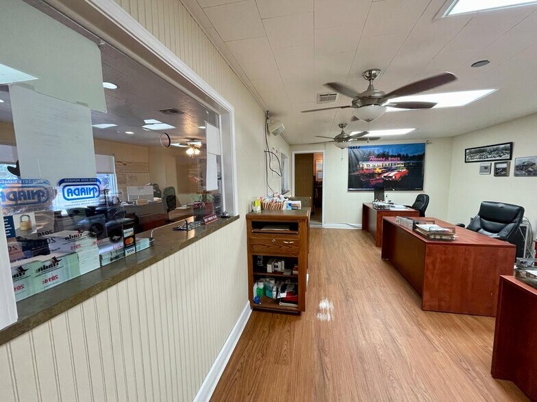 More Photos Of 4006 N Navarro St, Victoria Auto Dealership For Sale