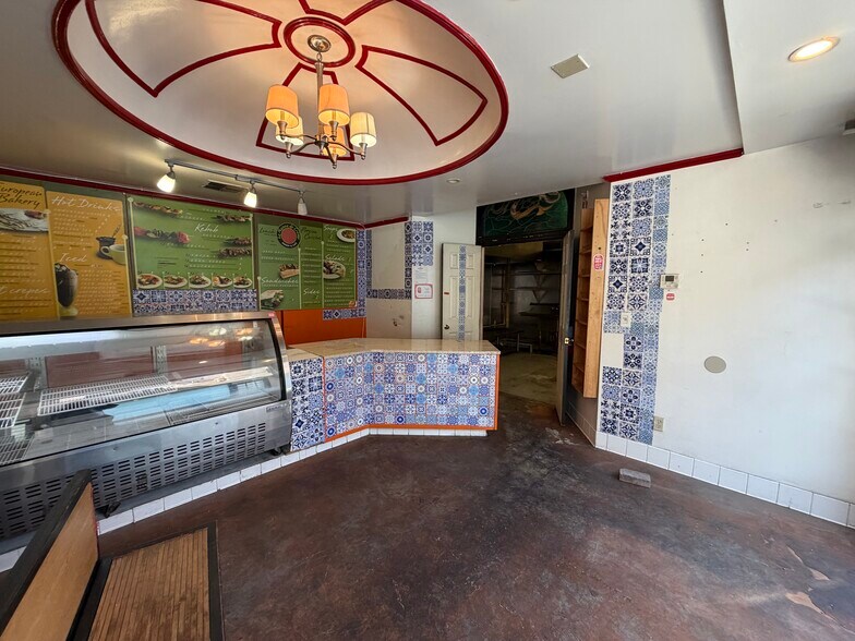More Photos Of 265 S Robertson Blvd, Beverly Hills Restaurant For Lease