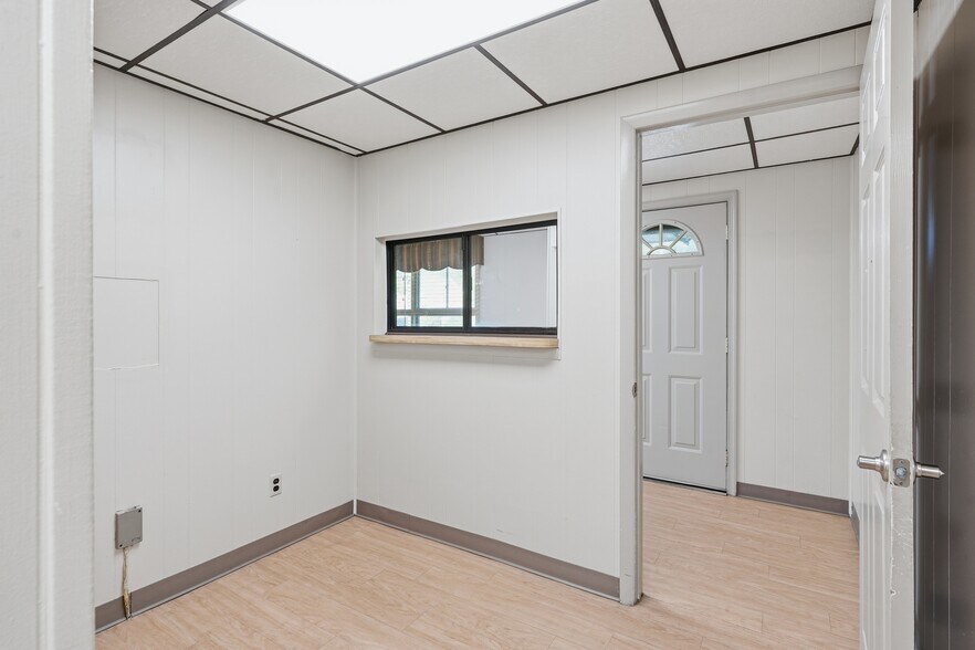 More Photos Of 222 Gibbsboro Rd, Clementon Office For Sale