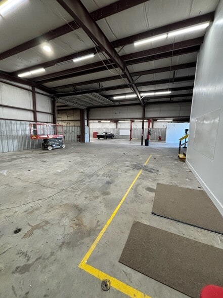 More Photos Of 413 Chatham St, Sanford Warehouse For Lease