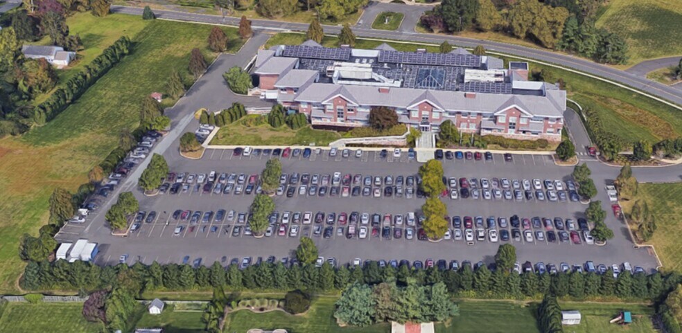 More Photos Of 662 Penn St, Newtown Office For Sale