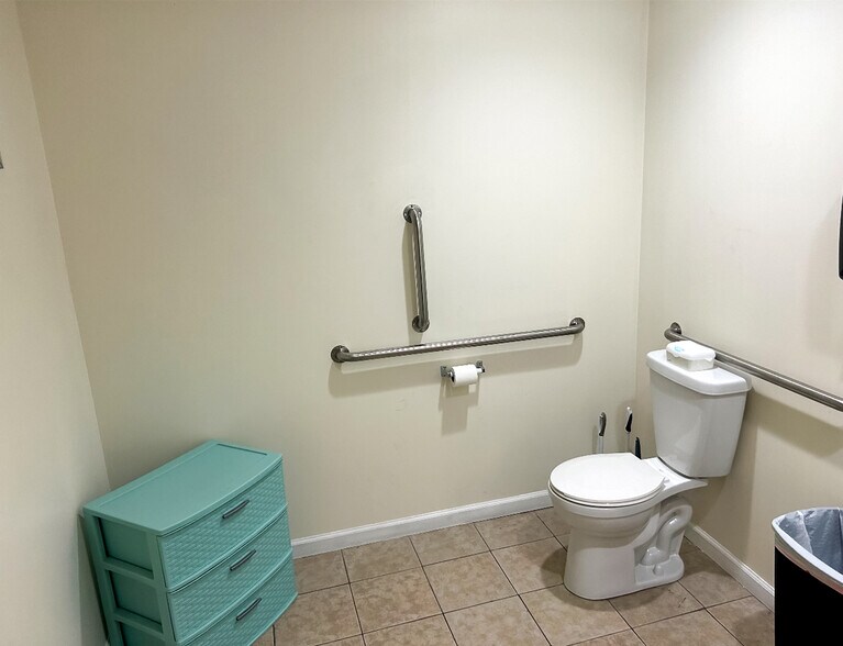 More Photos Of 1691-1699 N Bethlehem Pike, Hatfield General Retail For Lease