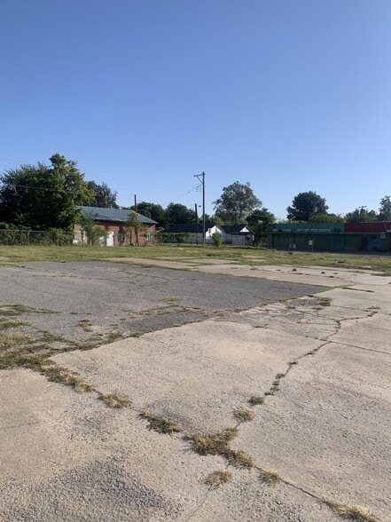 More Photos Of 1817 Linwood Blvd, Oklahoma City Warehouse For Lease