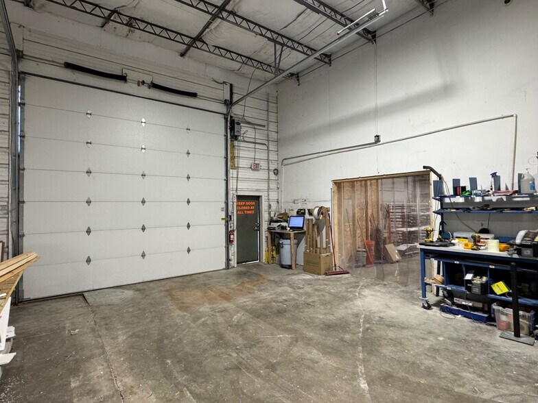 More Photos Of 125 N Service Rd, Saint Peters Warehouse For Sale