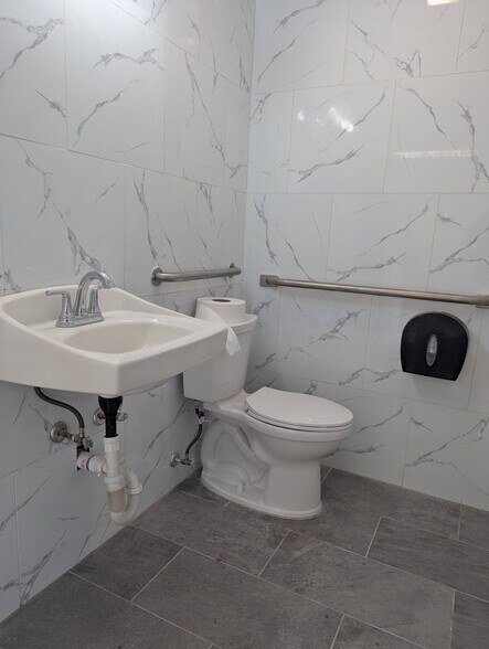 More Photos Of 701 NW Federal Hwy, Stuart Medical For Lease