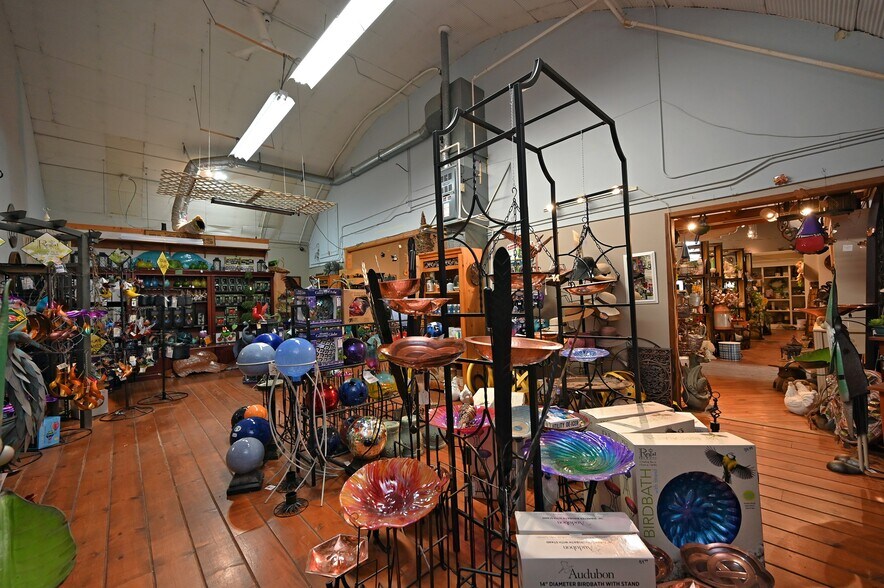 More Photos Of N47W30815 Hill St, Hartland Garden Center For Sale