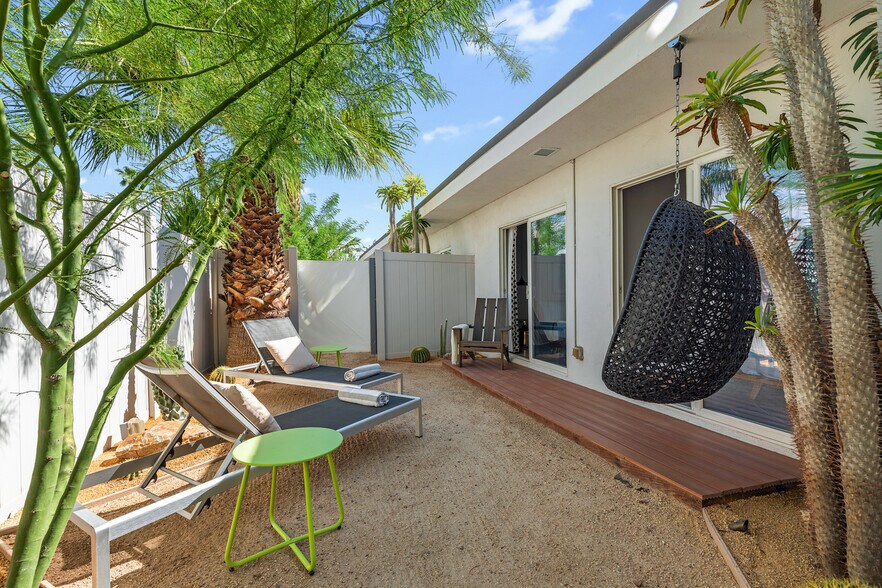 More Photos Of 111 S Via Las Palmas, Palm Springs Hotel For Sale