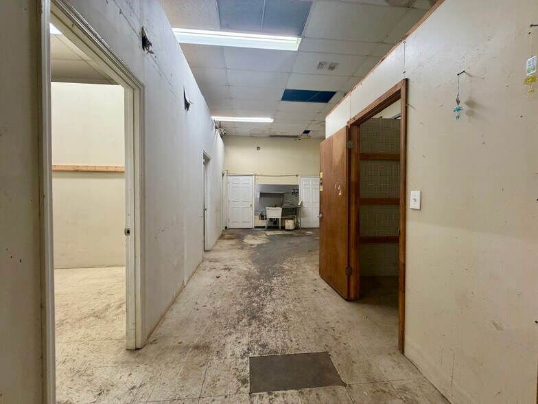 More Photos Of 5068 W Colonial Dr, Orlando Storefront For Sale
