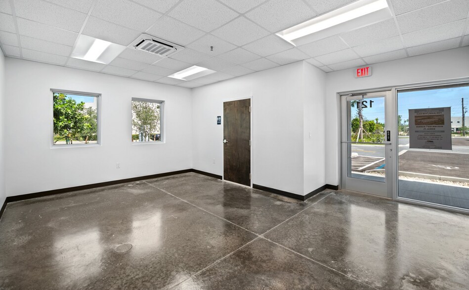 More Photos Of 6175 NW 102nd Ave, Doral Showroom For Sale